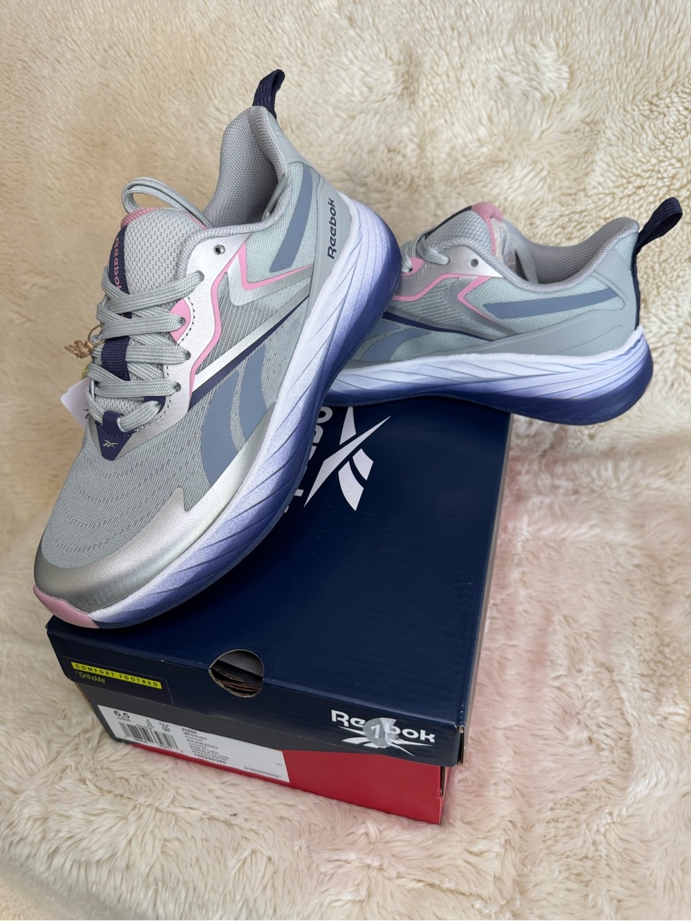 NWB 👟 Reebok Women's Light Gray/Purple/Pink Sneaker